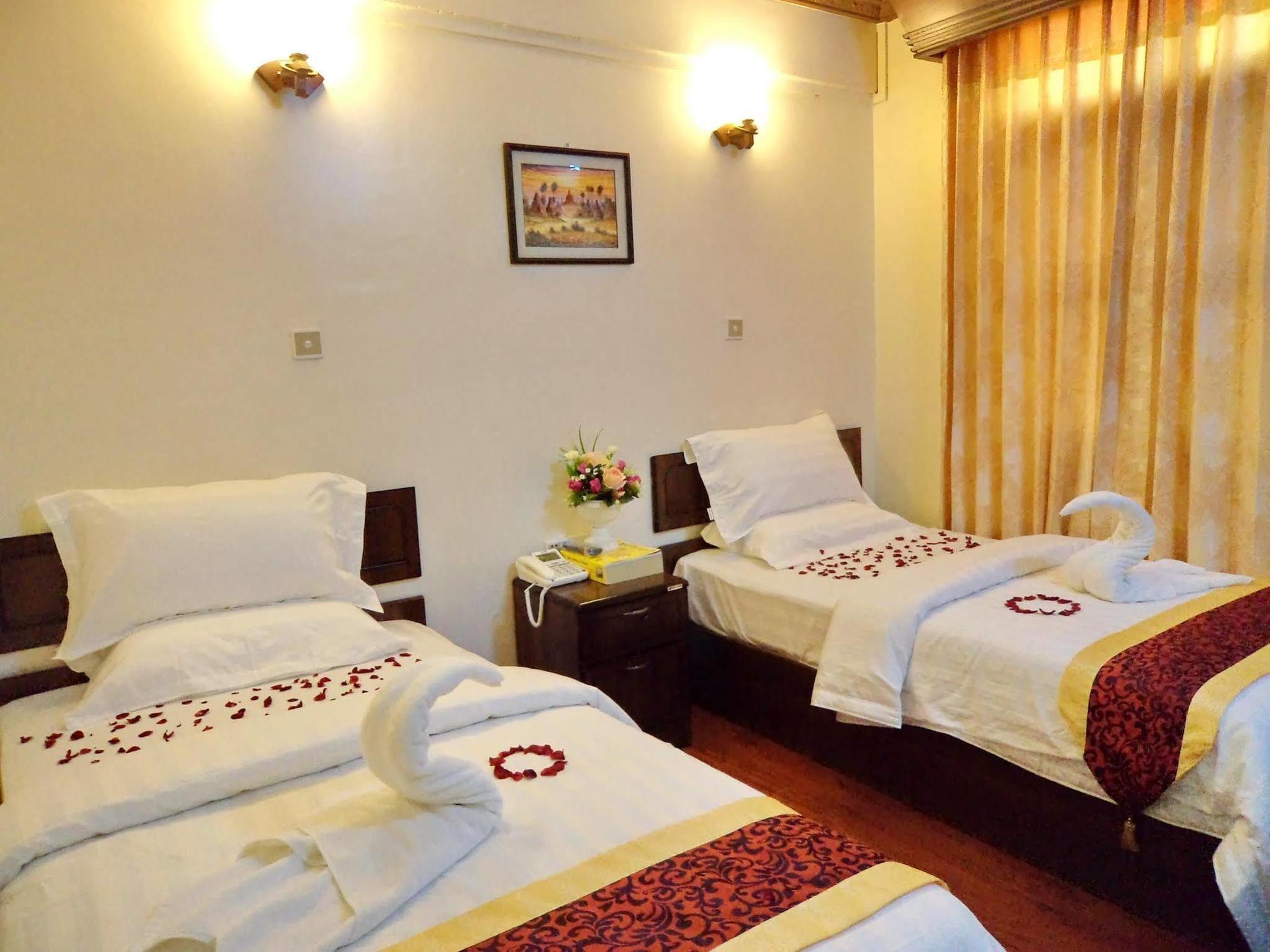 מנדלאי Hotel Sahara מראה חיצוני תמונה