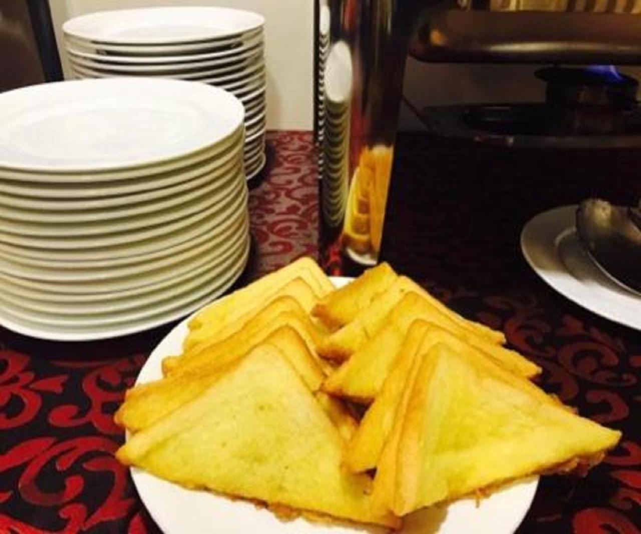 מנדלאי Hotel Sahara מראה חיצוני תמונה